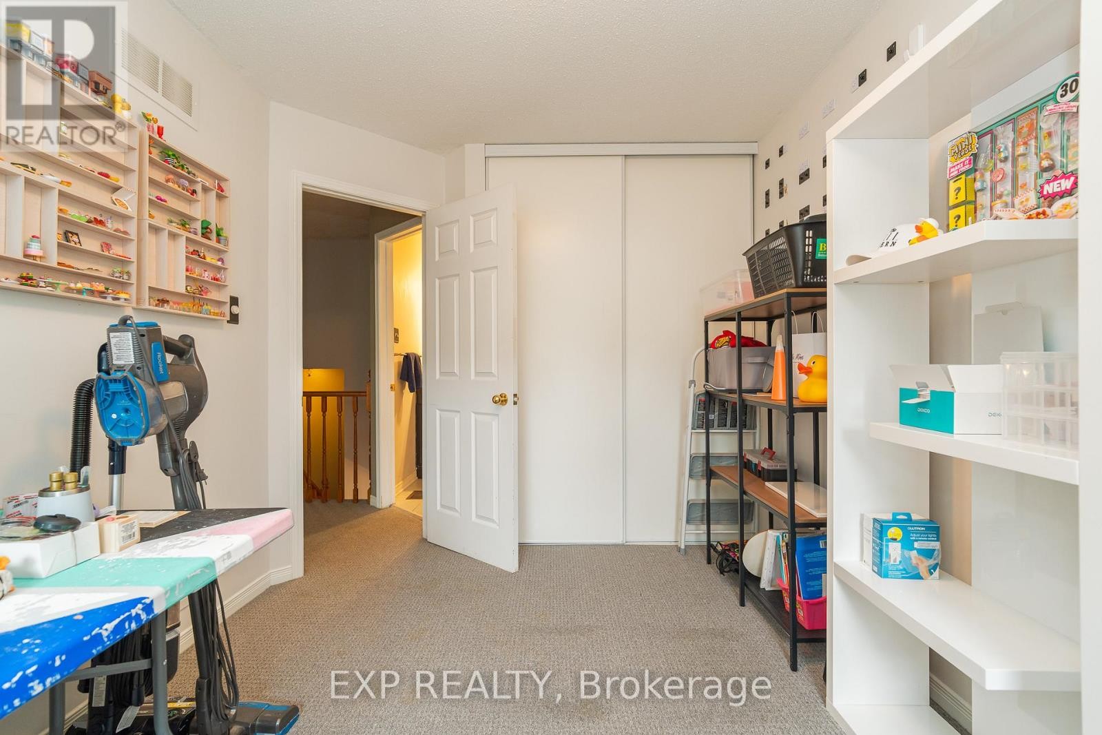 












86 FURLONG CRESCENT

,
Ottawa,




Ontario
K2M2H9

