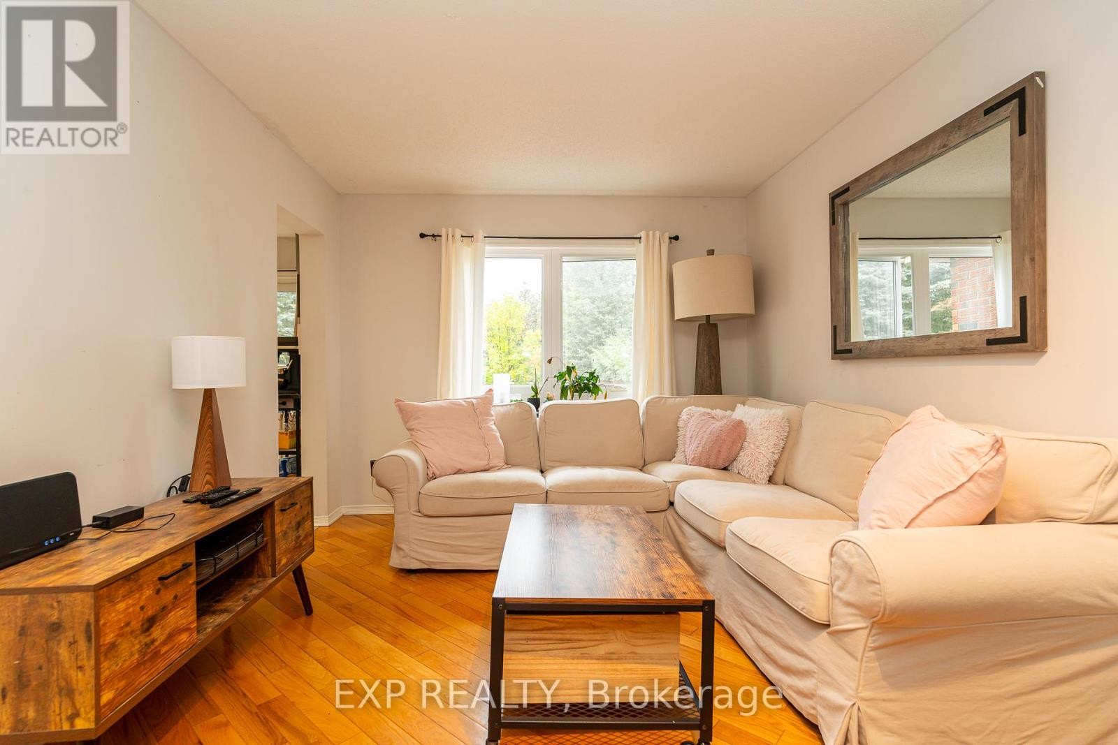 












86 FURLONG CRESCENT

,
Ottawa,




Ontario
K2M2H9

