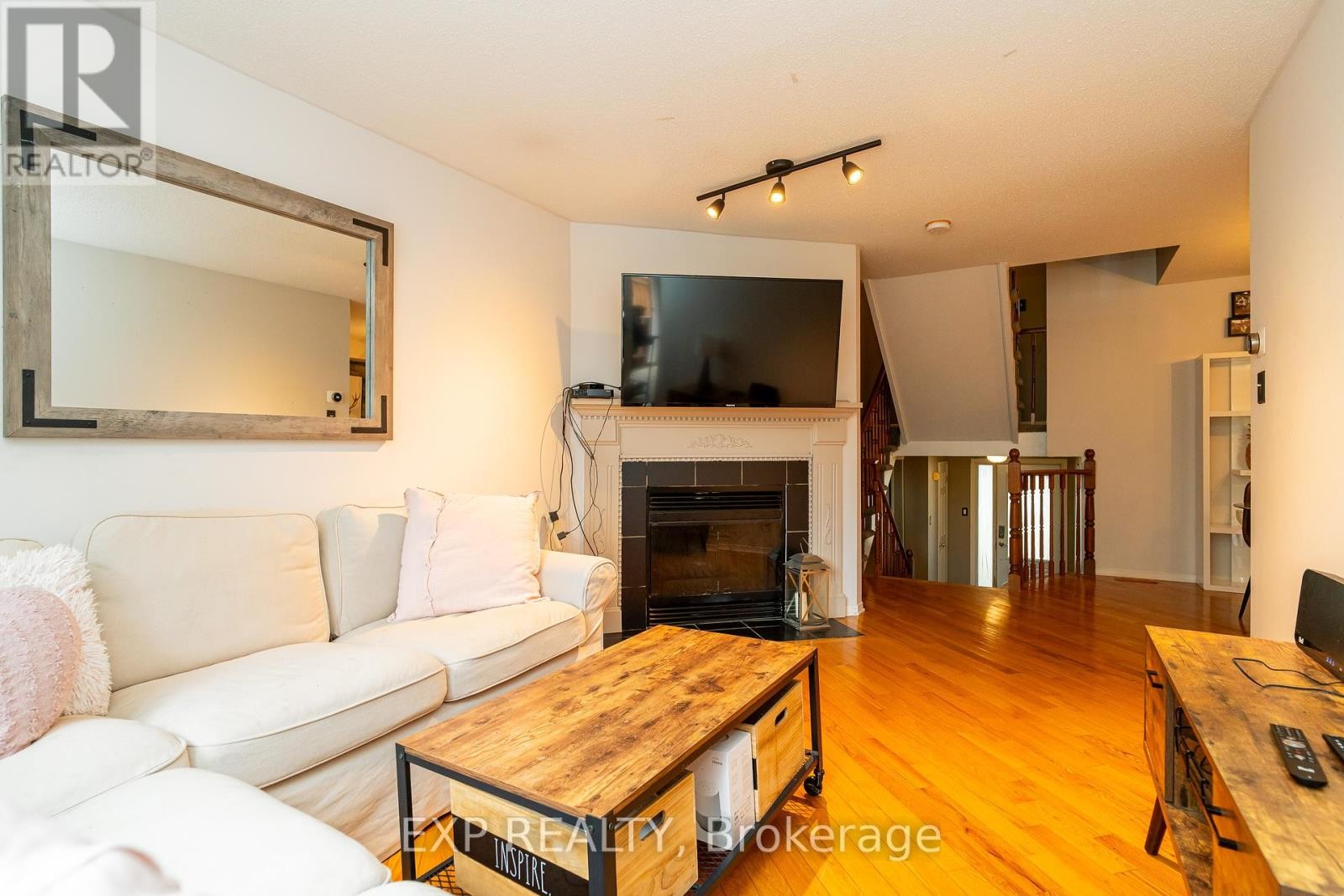 












86 FURLONG CRESCENT

,
Ottawa,




Ontario
K2M2H9

