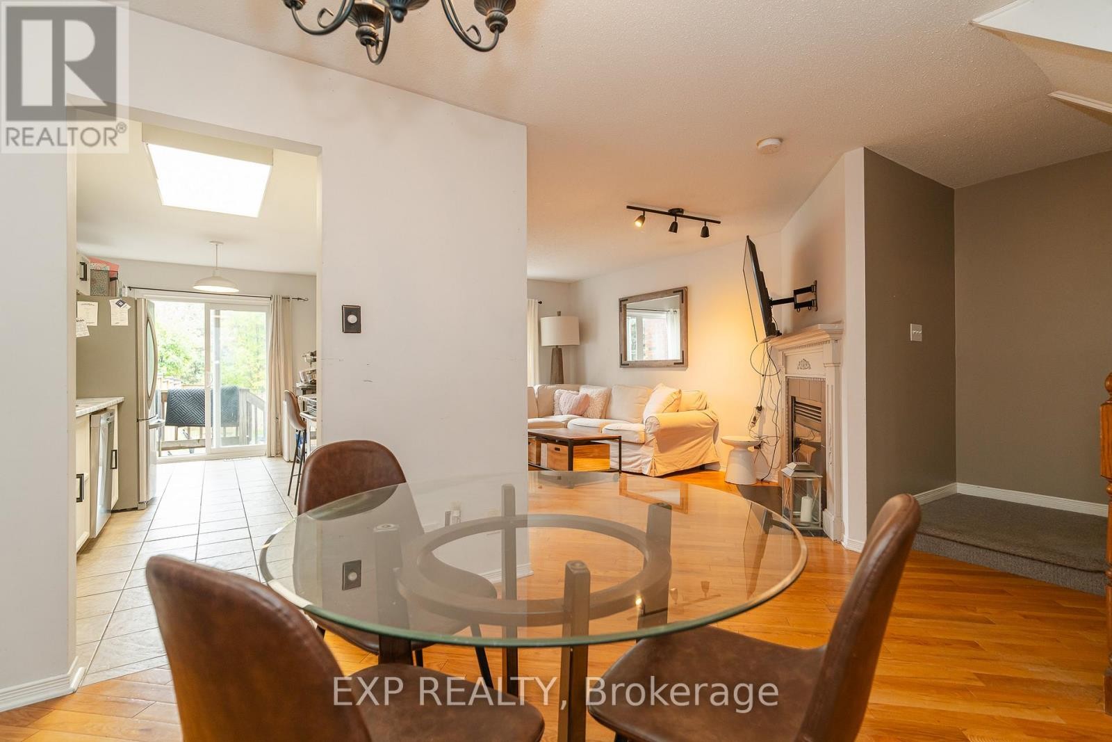












86 FURLONG CRESCENT

,
Ottawa,




Ontario
K2M2H9

