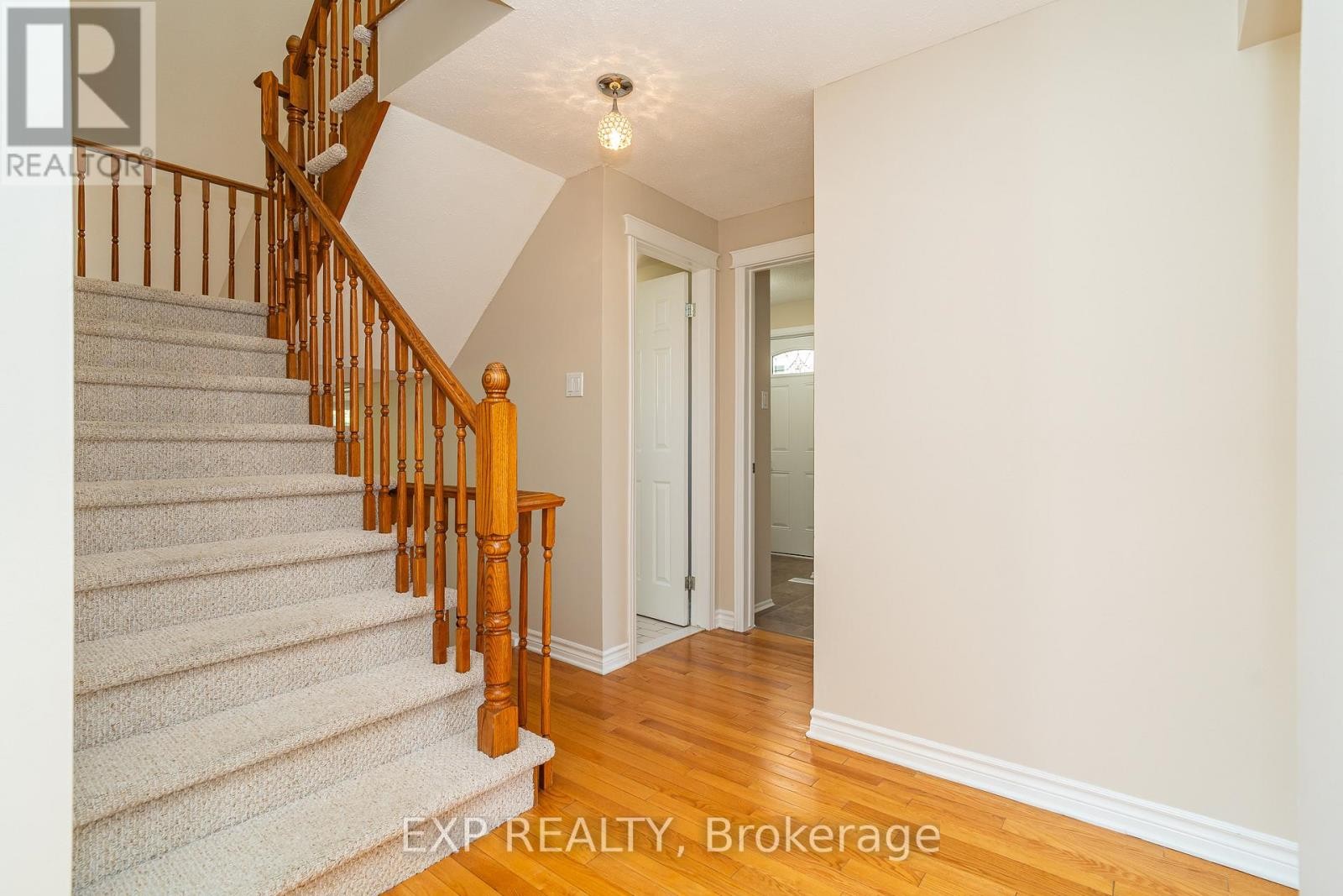 












32 MAPLE VIEW CRESCENT

,
Ottawa,




Ontario
K2G5J6

