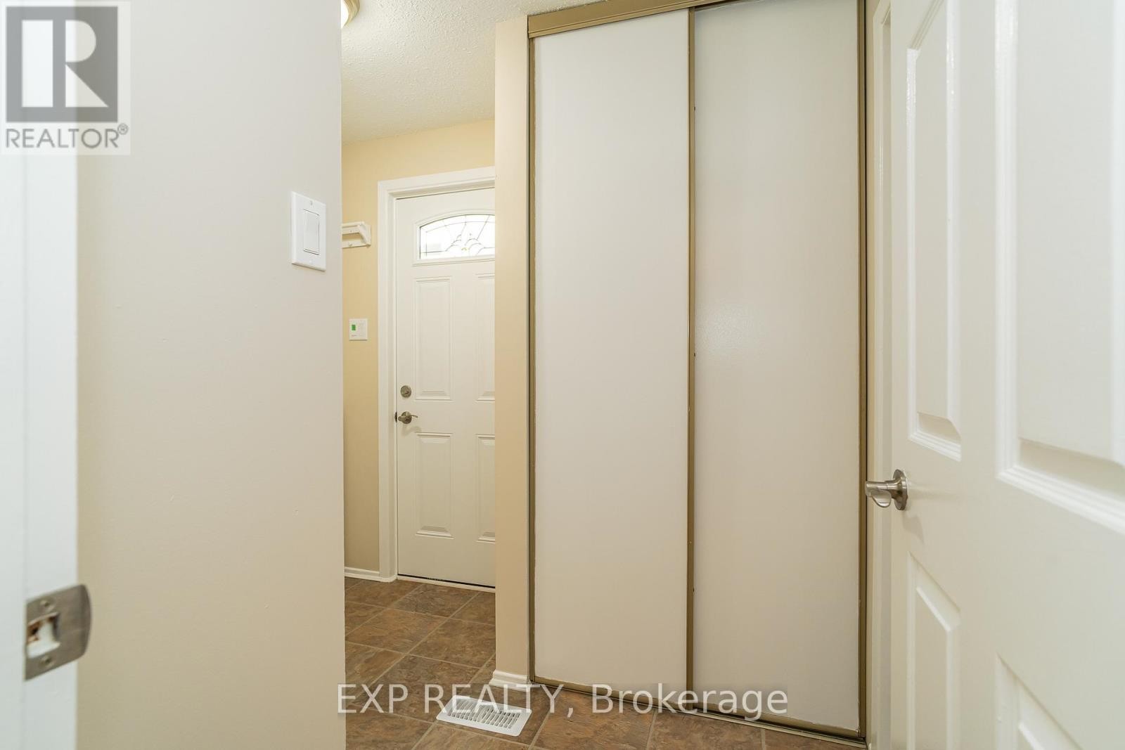 












32 MAPLE VIEW CRESCENT

,
Ottawa,




Ontario
K2G5J6

