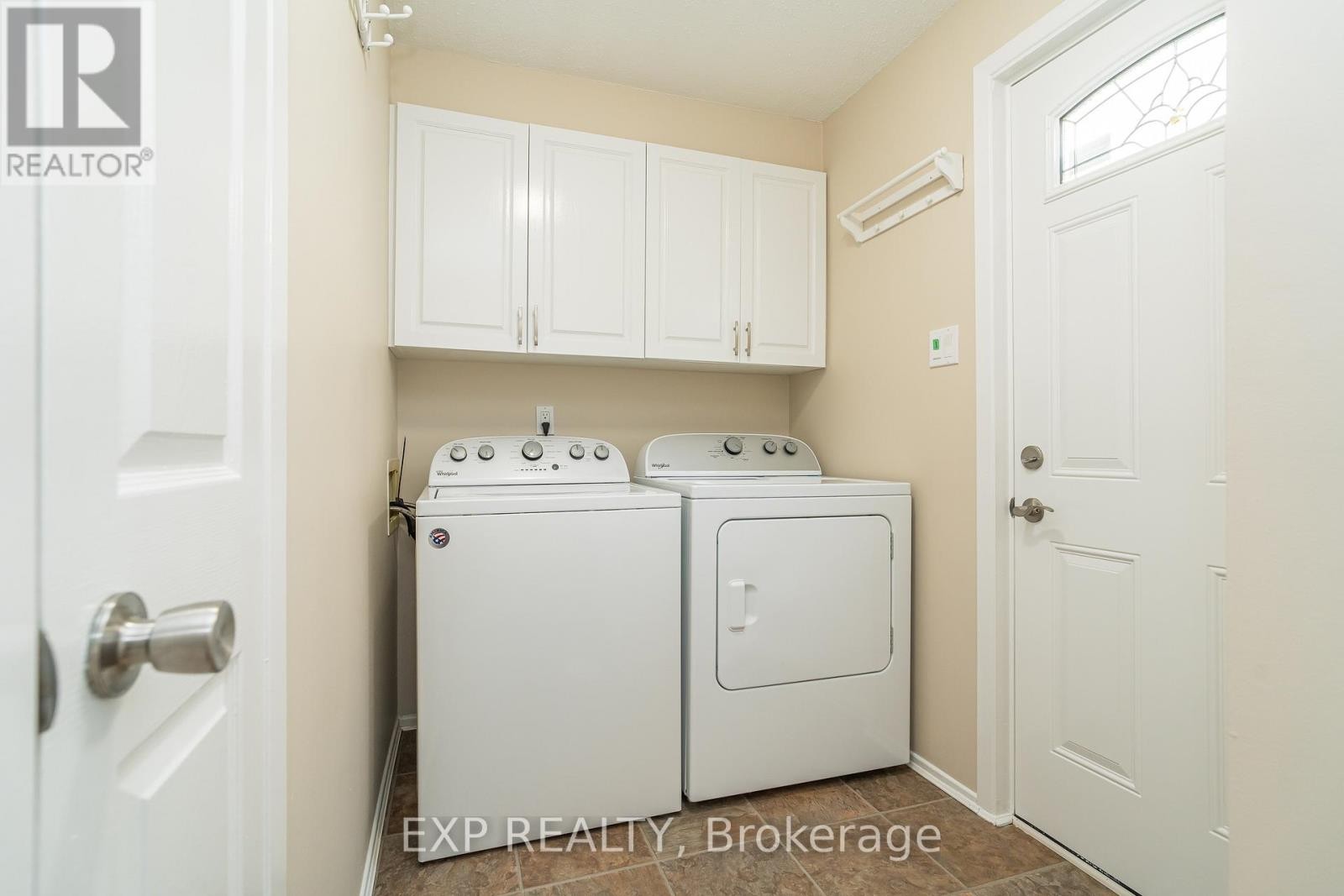 












32 MAPLE VIEW CRESCENT

,
Ottawa,




Ontario
K2G5J6

