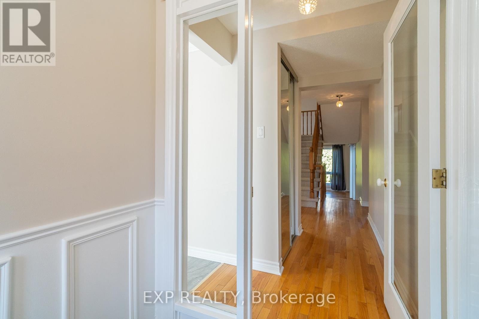 












32 MAPLE VIEW CRESCENT

,
Ottawa,




Ontario
K2G5J6

