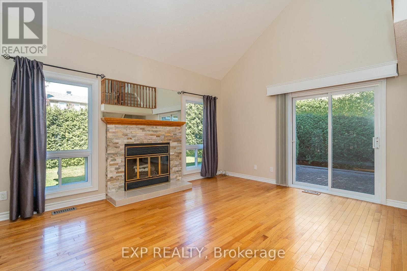 












32 MAPLE VIEW CRESCENT

,
Ottawa,




Ontario
K2G5J6

