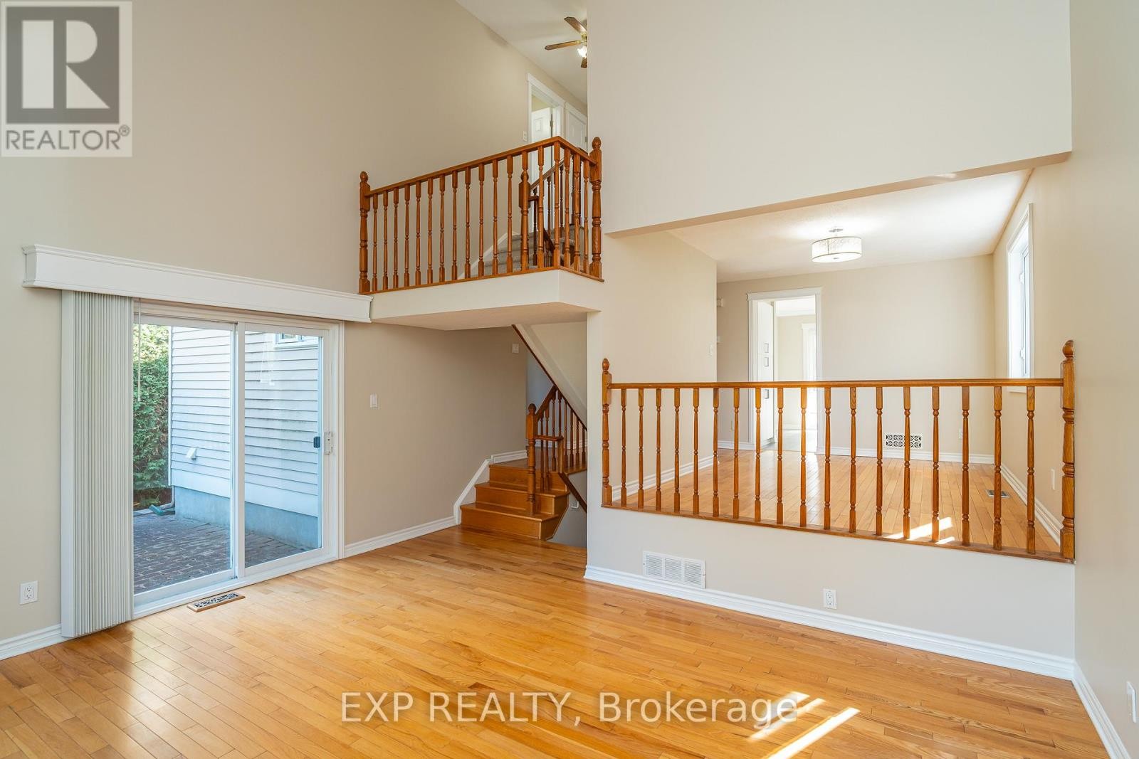 












32 MAPLE VIEW CRESCENT

,
Ottawa,




Ontario
K2G5J6

