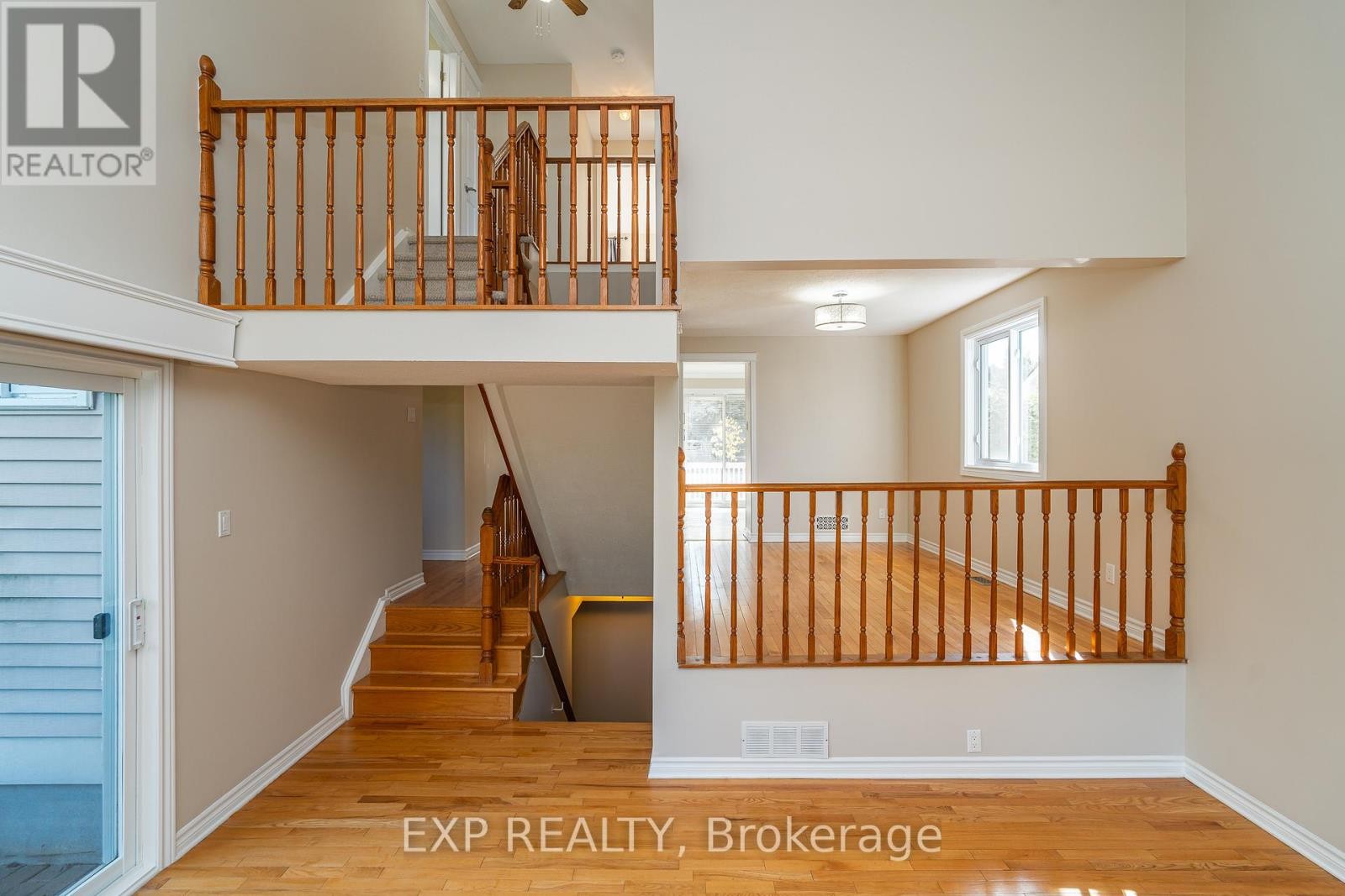 












32 MAPLE VIEW CRESCENT

,
Ottawa,




Ontario
K2G5J6

