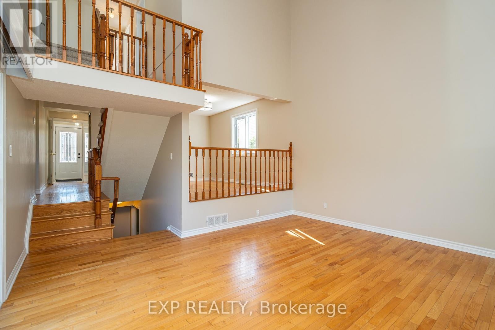 












32 MAPLE VIEW CRESCENT

,
Ottawa,




Ontario
K2G5J6

