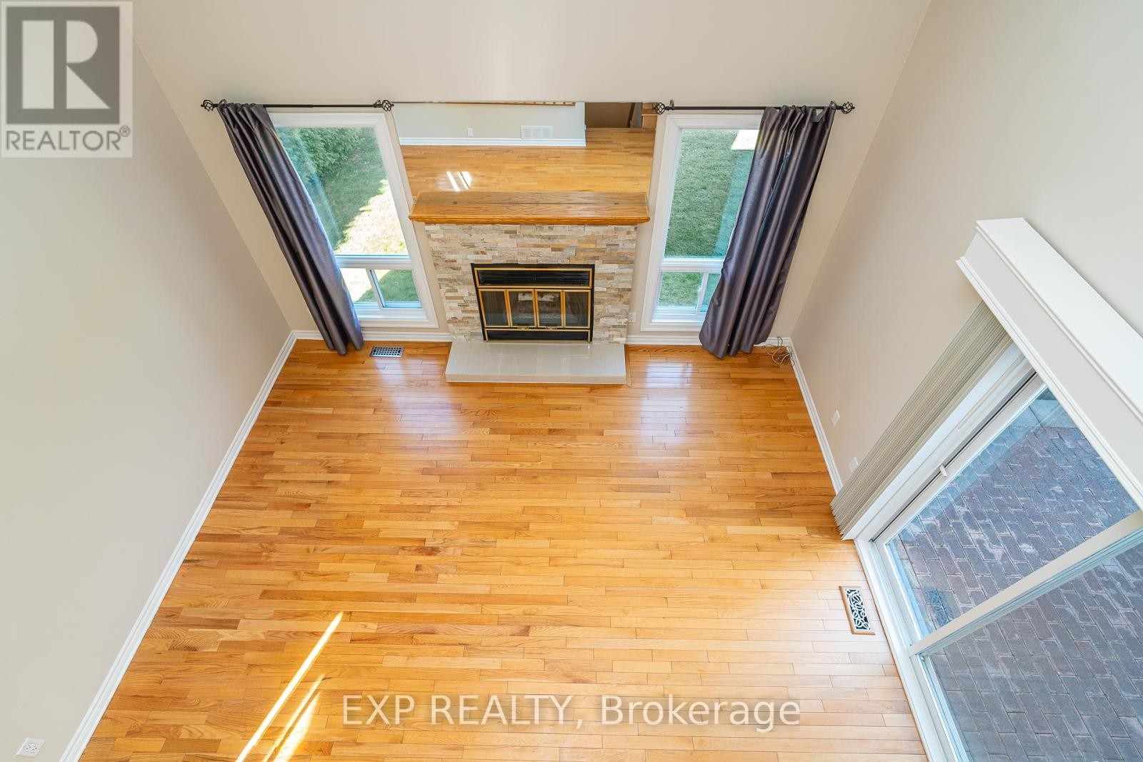 












32 MAPLE VIEW CRESCENT

,
Ottawa,




Ontario
K2G5J6

