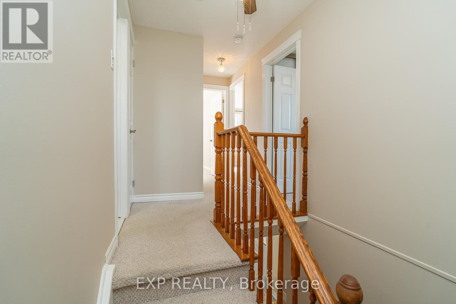 












32 MAPLE VIEW CRESCENT

,
Ottawa,




Ontario
K2G5J6

