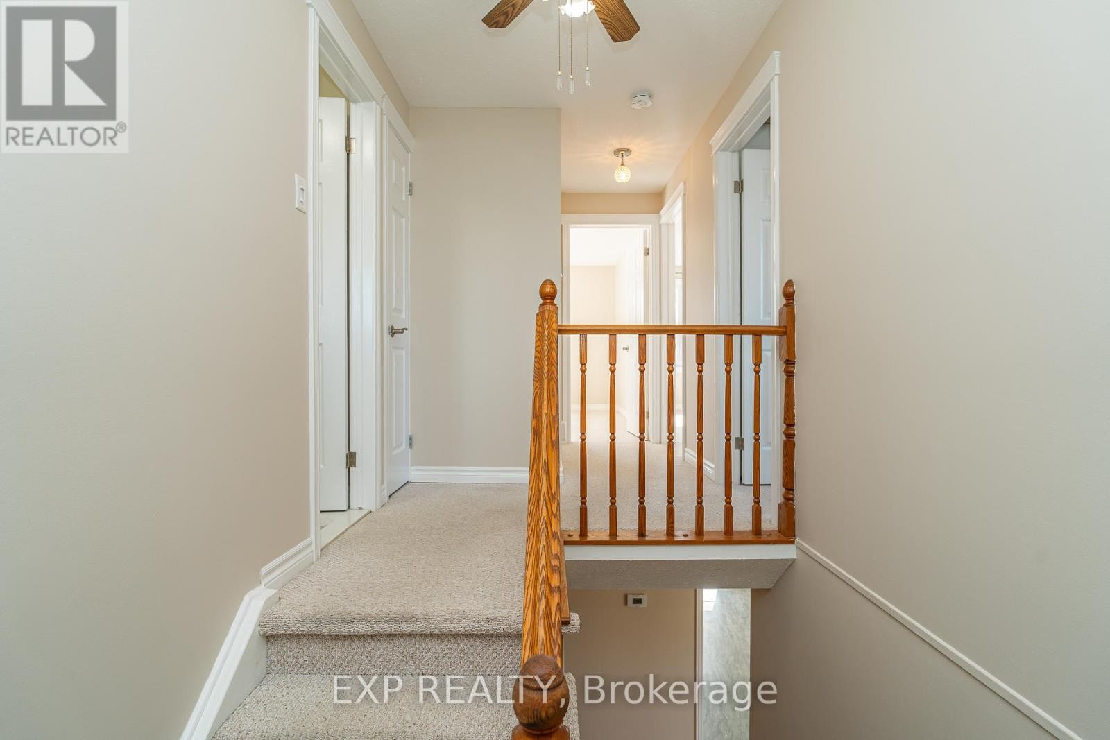 












32 MAPLE VIEW CRESCENT

,
Ottawa,




Ontario
K2G5J6


