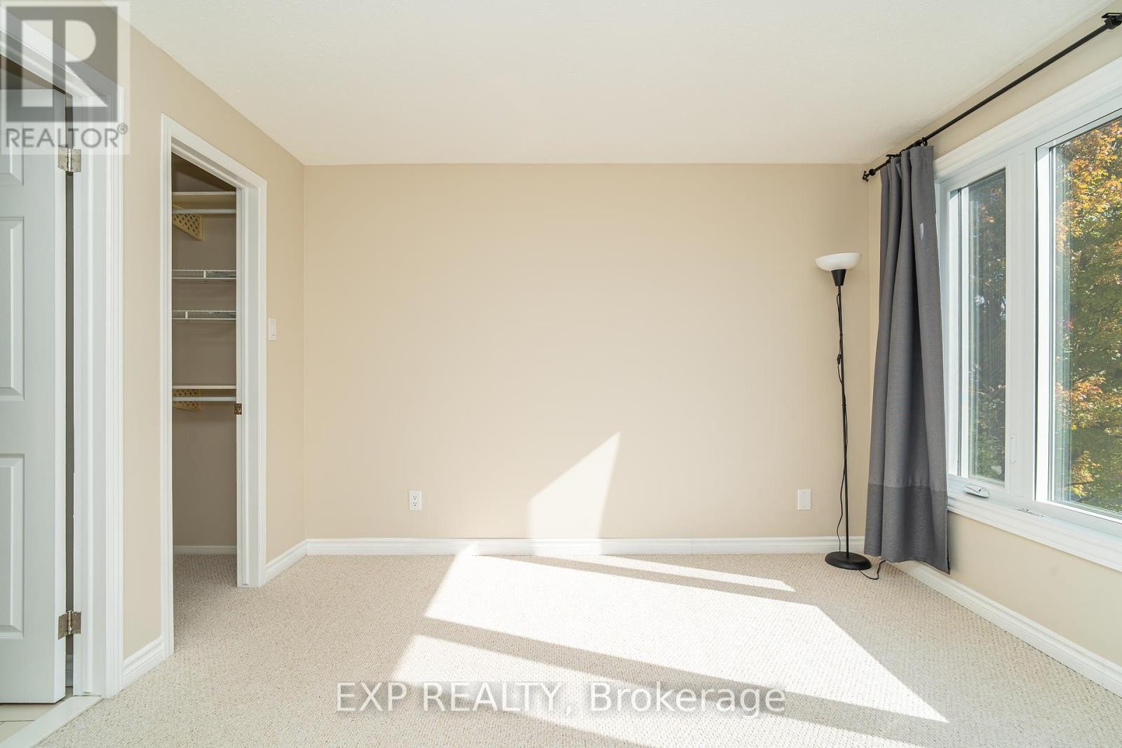 












32 MAPLE VIEW CRESCENT

,
Ottawa,




Ontario
K2G5J6

