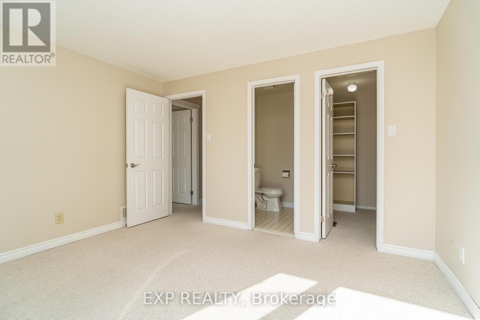 












32 MAPLE VIEW CRESCENT

,
Ottawa,




Ontario
K2G5J6

