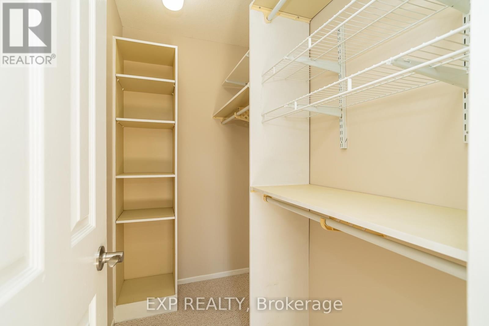 












32 MAPLE VIEW CRESCENT

,
Ottawa,




Ontario
K2G5J6


