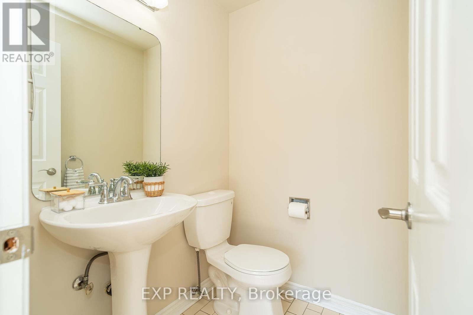 












32 MAPLE VIEW CRESCENT

,
Ottawa,




Ontario
K2G5J6


