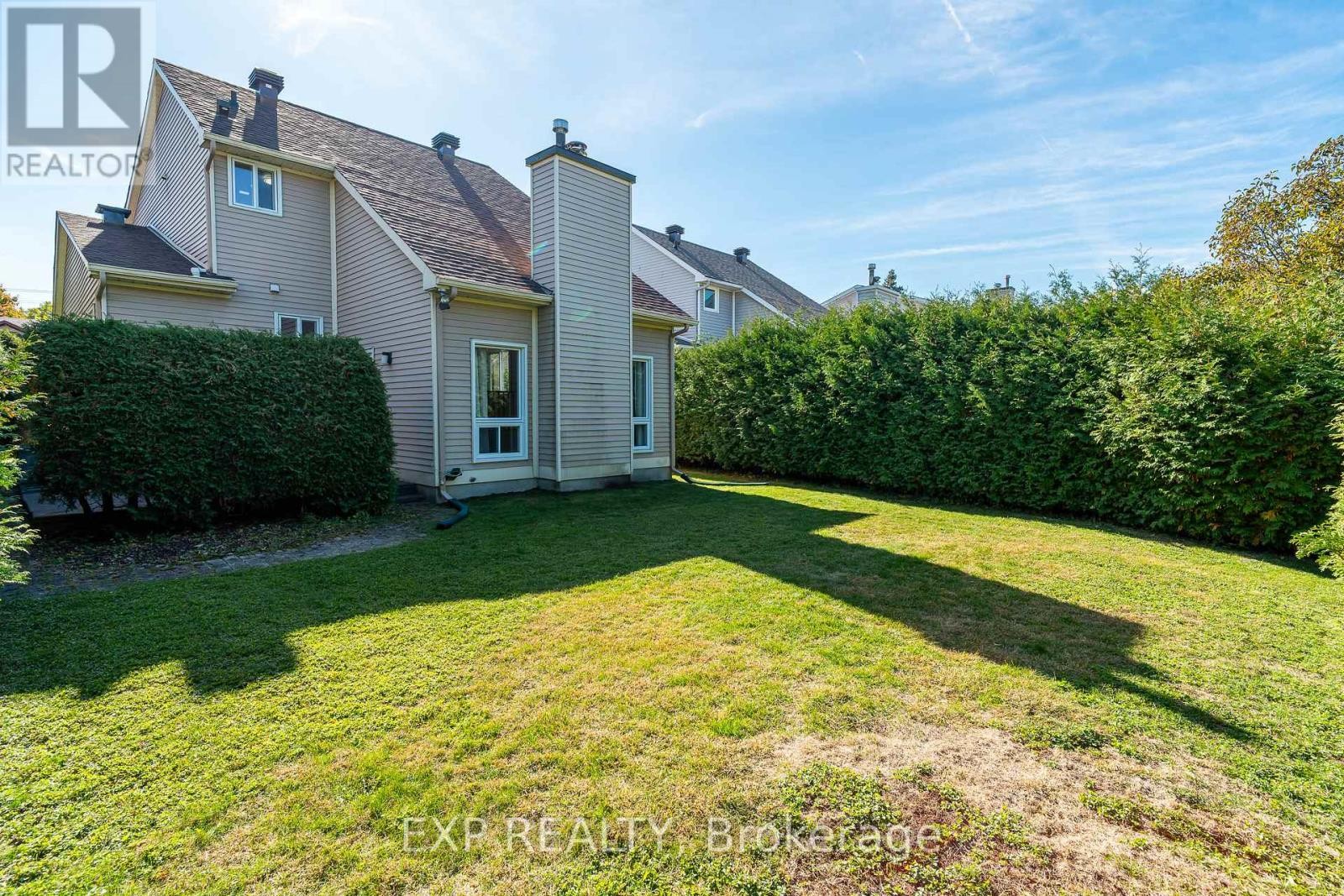












32 MAPLE VIEW CRESCENT

,
Ottawa,




Ontario
K2G5J6

