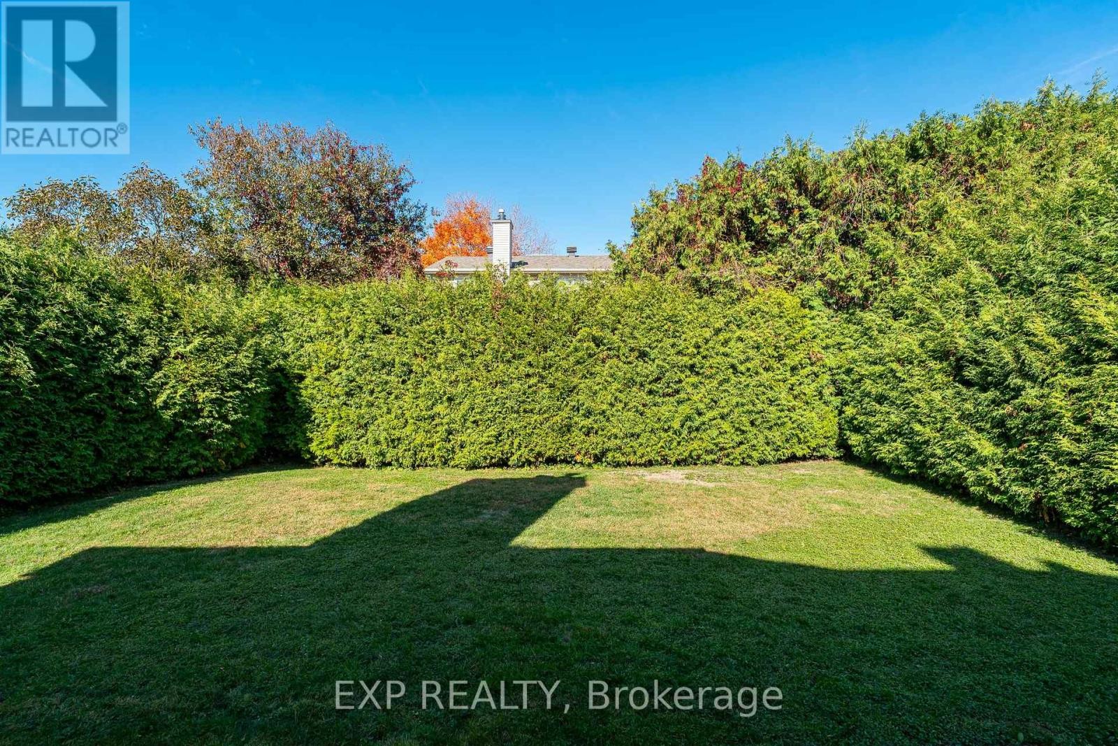 












32 MAPLE VIEW CRESCENT

,
Ottawa,




Ontario
K2G5J6

