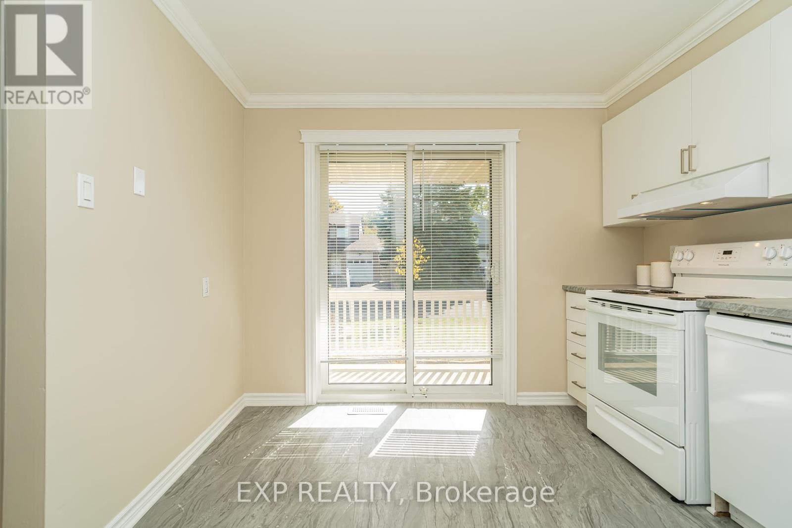 












32 MAPLE VIEW CRESCENT

,
Ottawa,




Ontario
K2G5J6

