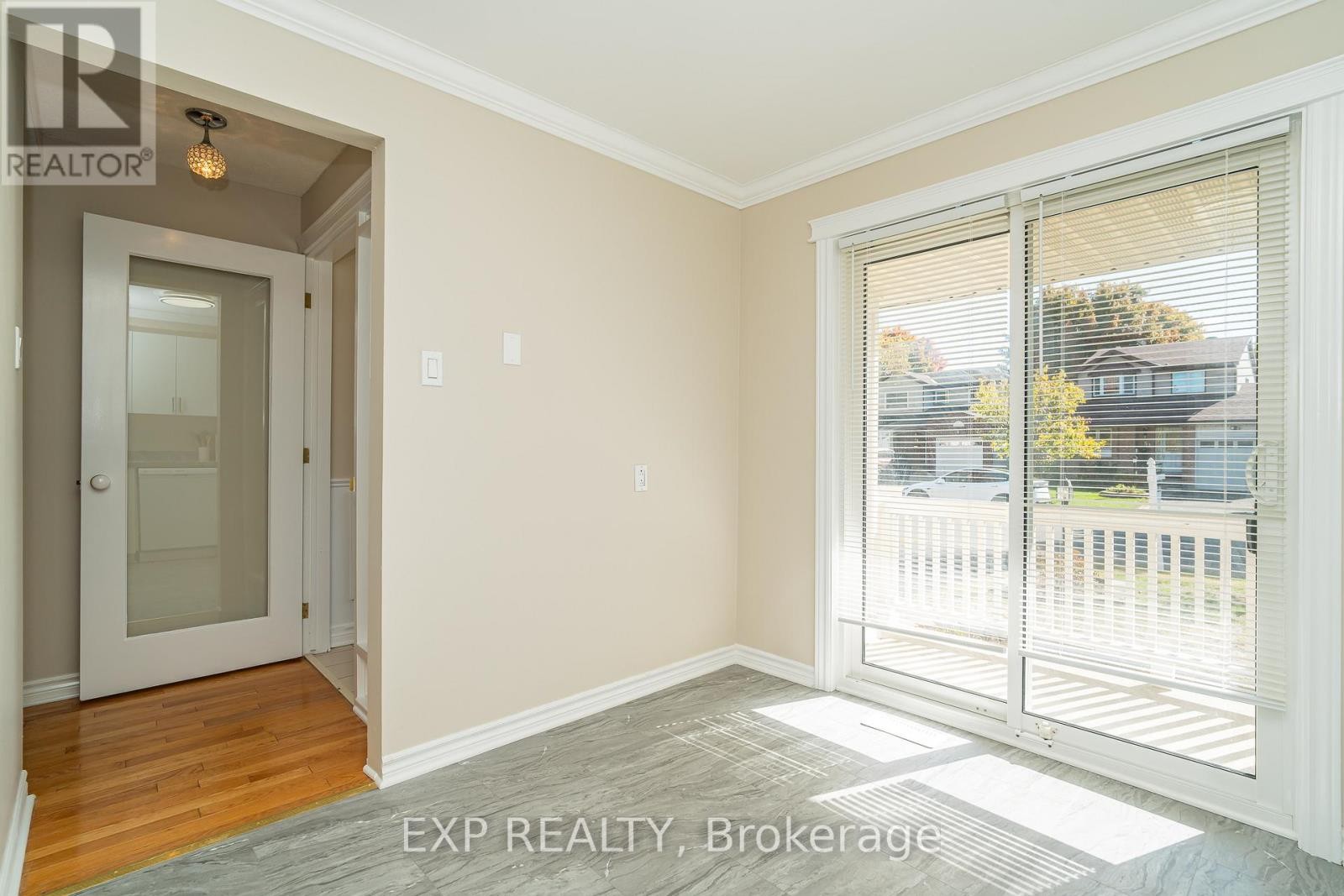 












32 MAPLE VIEW CRESCENT

,
Ottawa,




Ontario
K2G5J6

