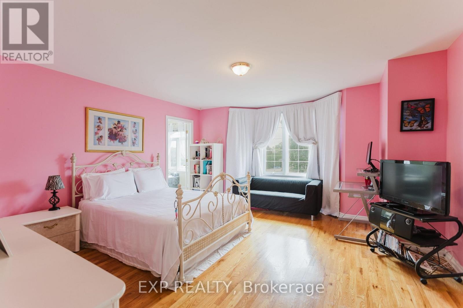 












5472 WICKLOW DRIVE

,
Ottawa,




Ontario
K4M1C4

