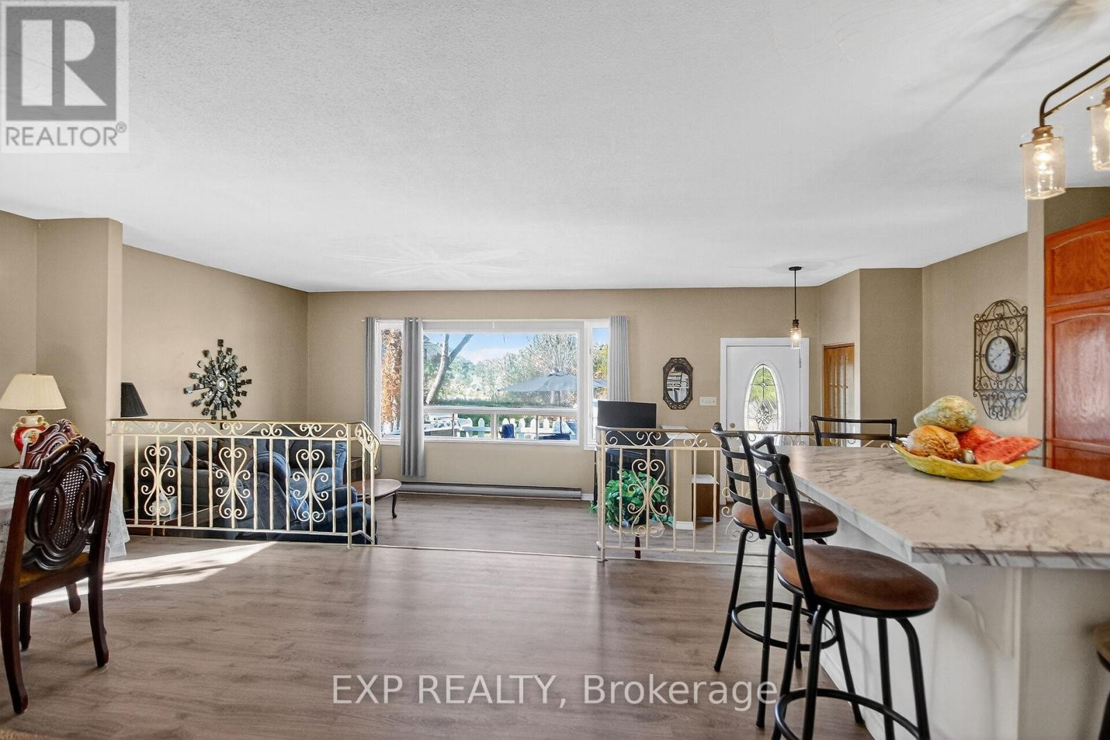 












96 CONSTANCE LAKE ROAD

,
Ottawa,




Ontario
K2K1X7

