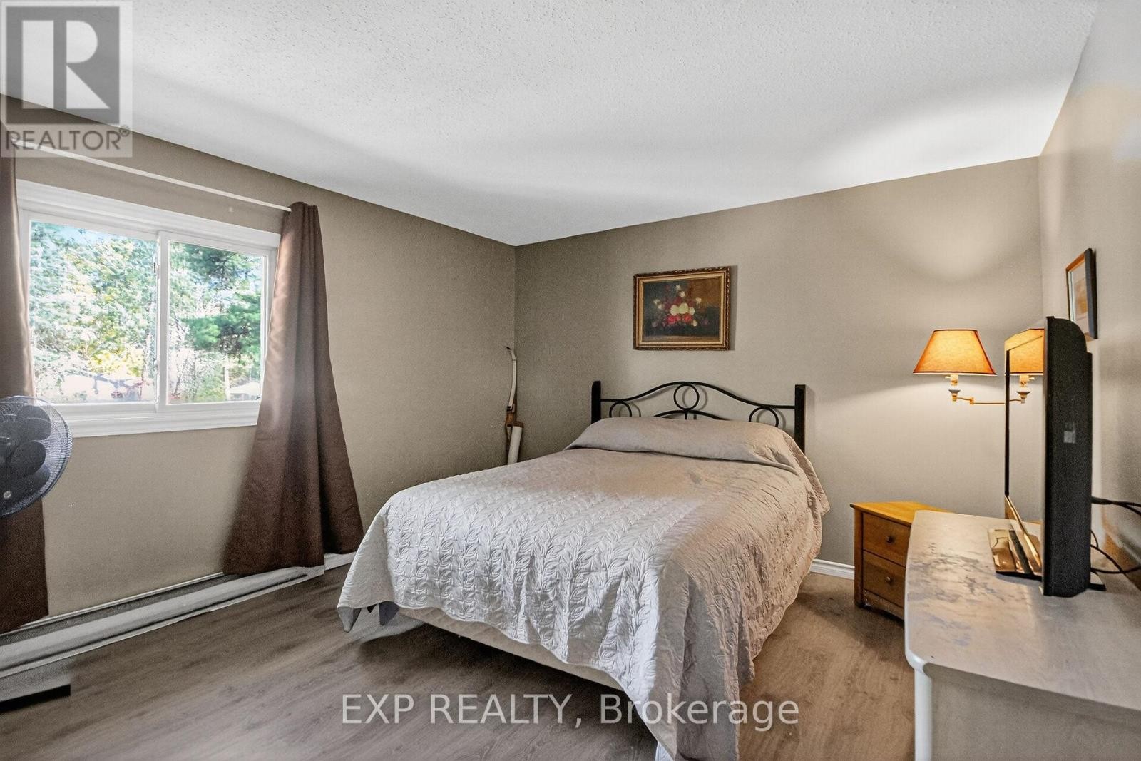 












96 CONSTANCE LAKE ROAD

,
Ottawa,




Ontario
K2K1X7

