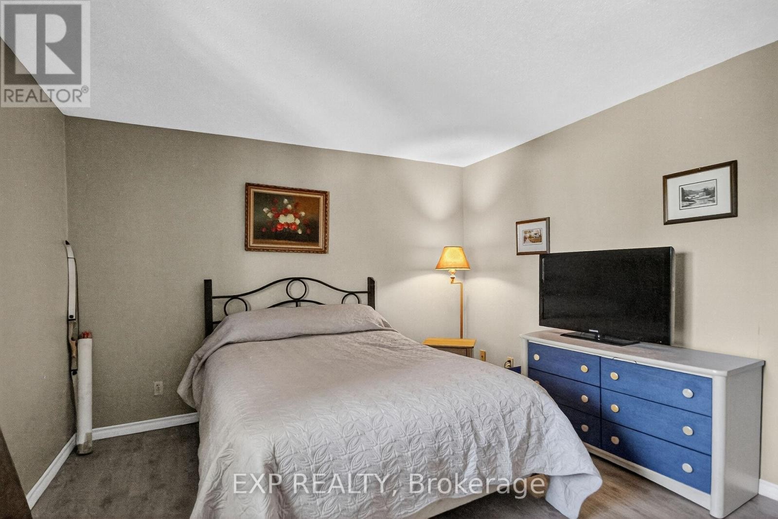 












96 CONSTANCE LAKE ROAD

,
Ottawa,




Ontario
K2K1X7

