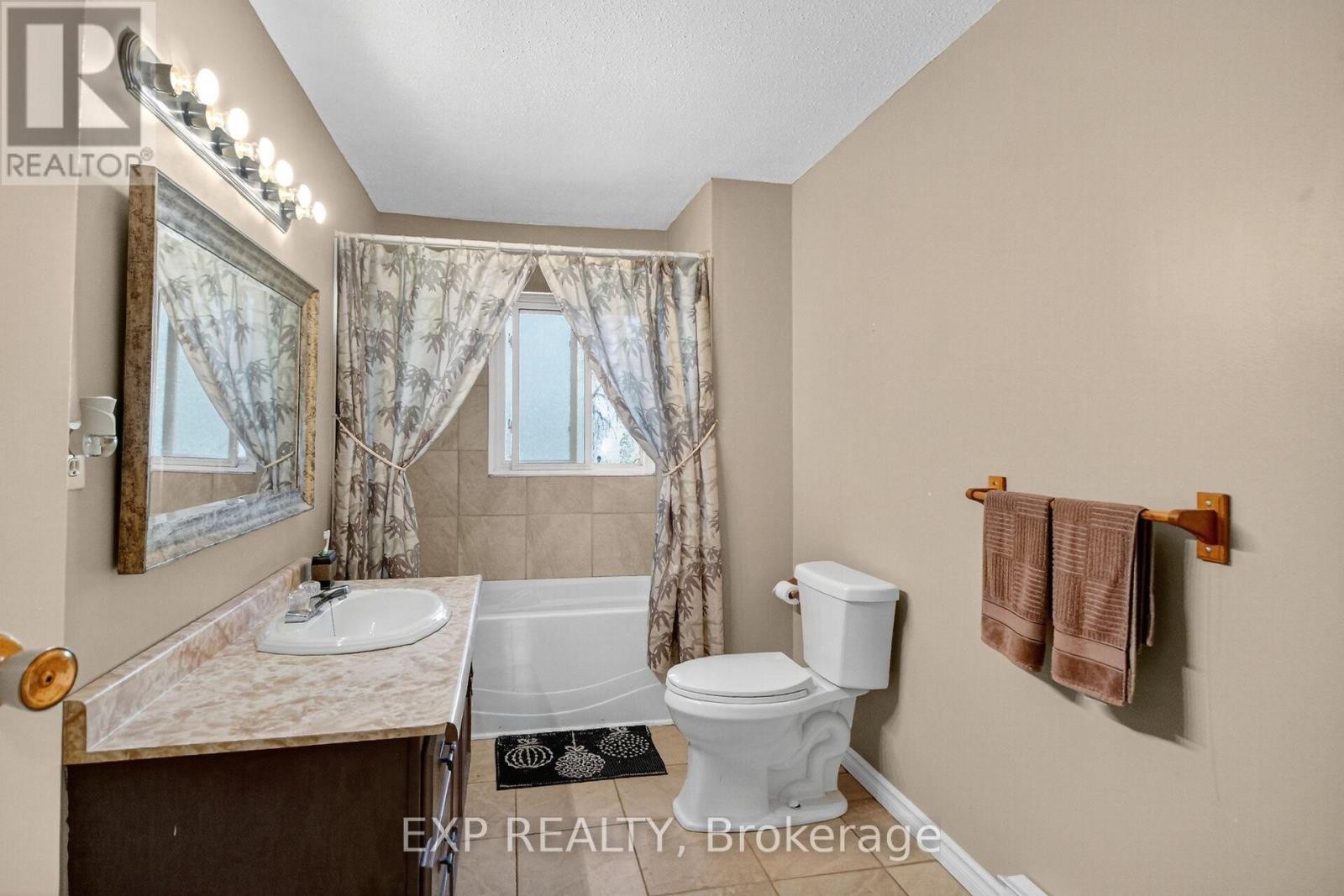 












96 CONSTANCE LAKE ROAD

,
Ottawa,




Ontario
K2K1X7

