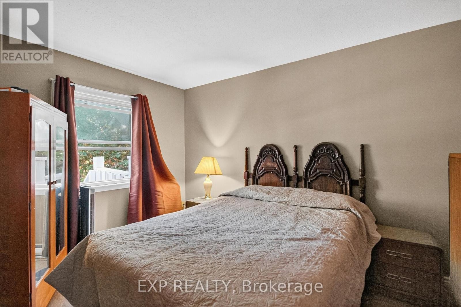 












96 CONSTANCE LAKE ROAD

,
Ottawa,




Ontario
K2K1X7

