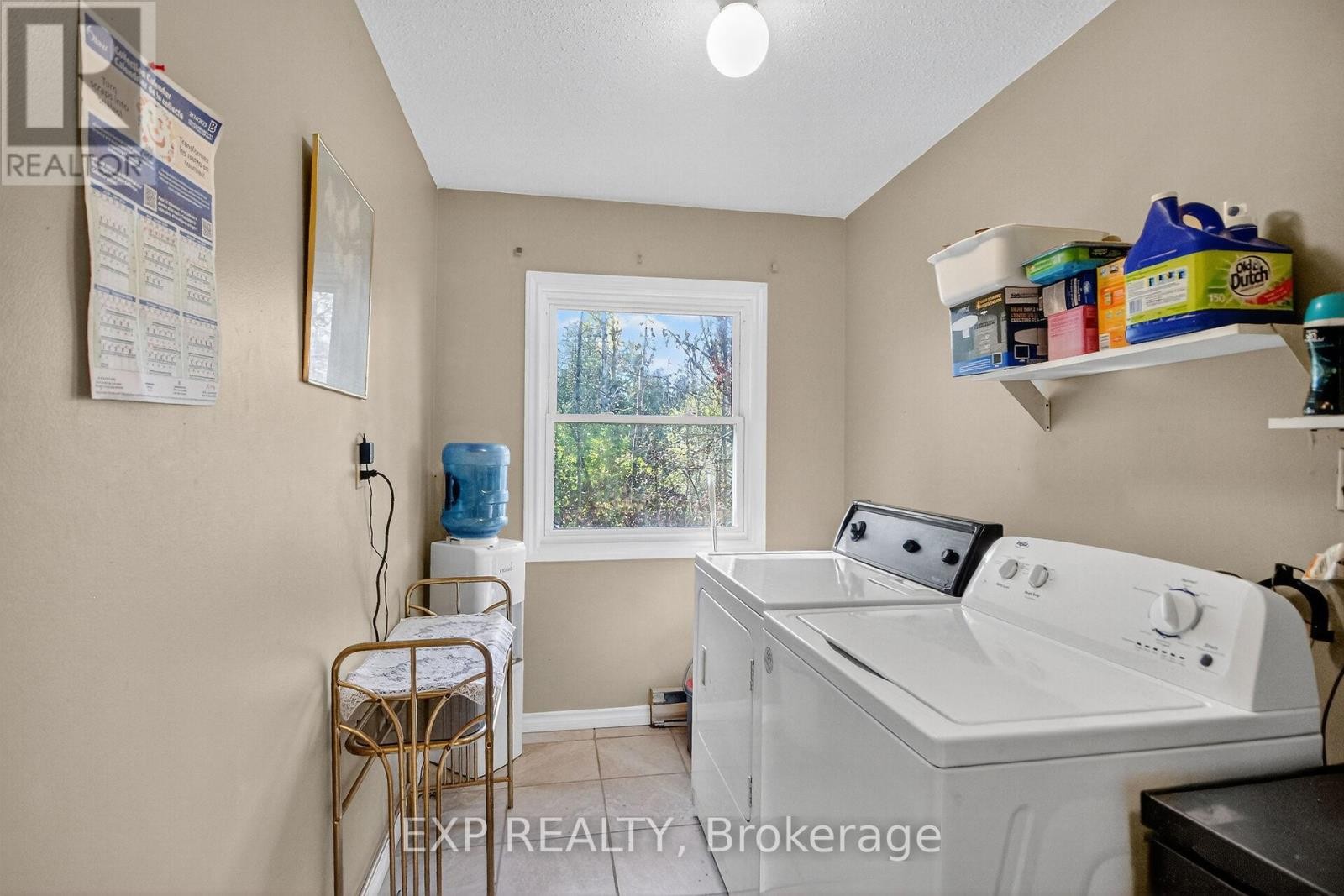 












96 CONSTANCE LAKE ROAD

,
Ottawa,




Ontario
K2K1X7

