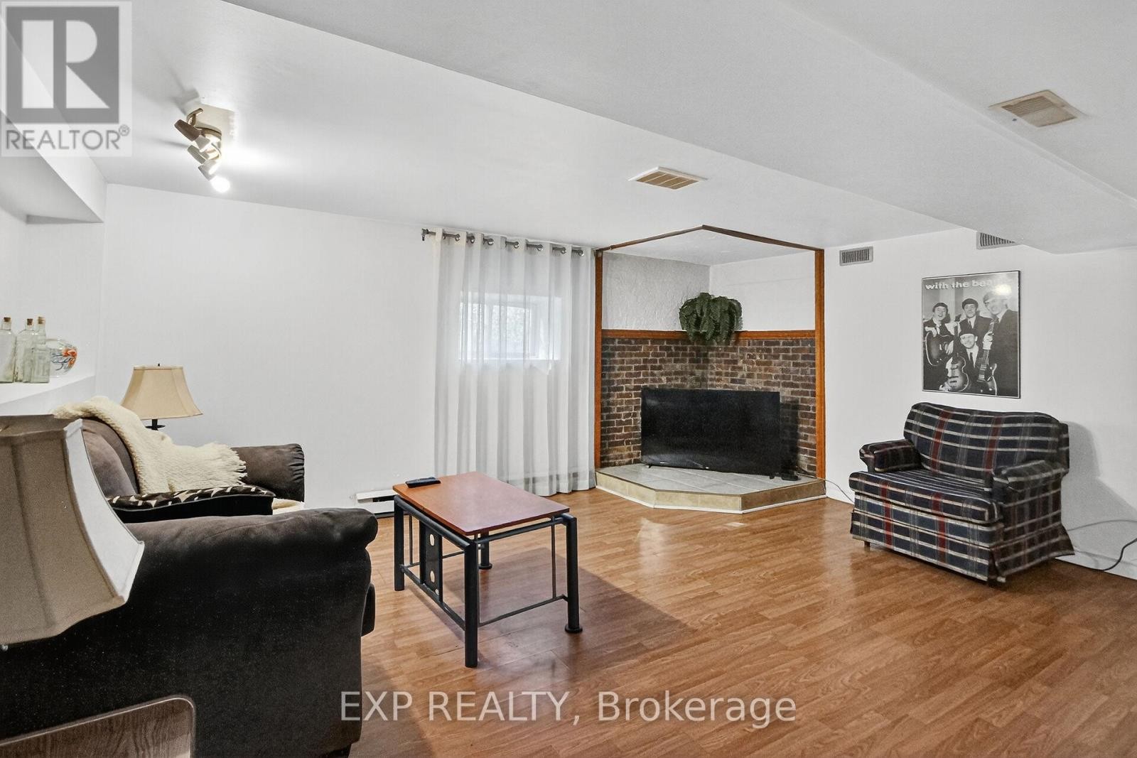 












96 CONSTANCE LAKE ROAD

,
Ottawa,




Ontario
K2K1X7

