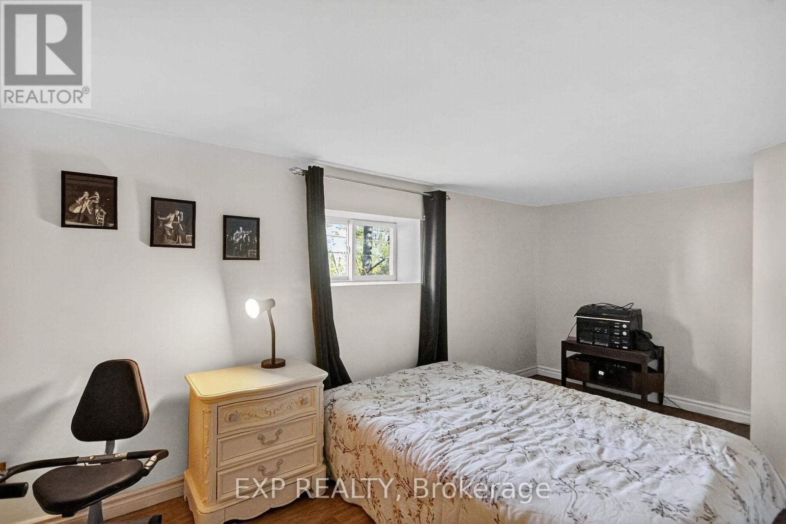 












96 CONSTANCE LAKE ROAD

,
Ottawa,




Ontario
K2K1X7

