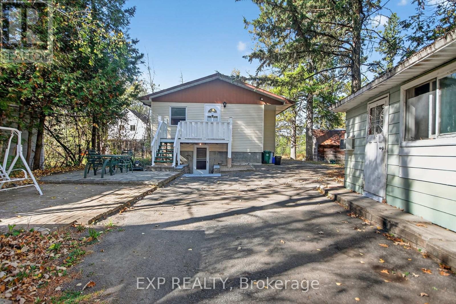 












96 CONSTANCE LAKE ROAD

,
Ottawa,




Ontario
K2K1X7

