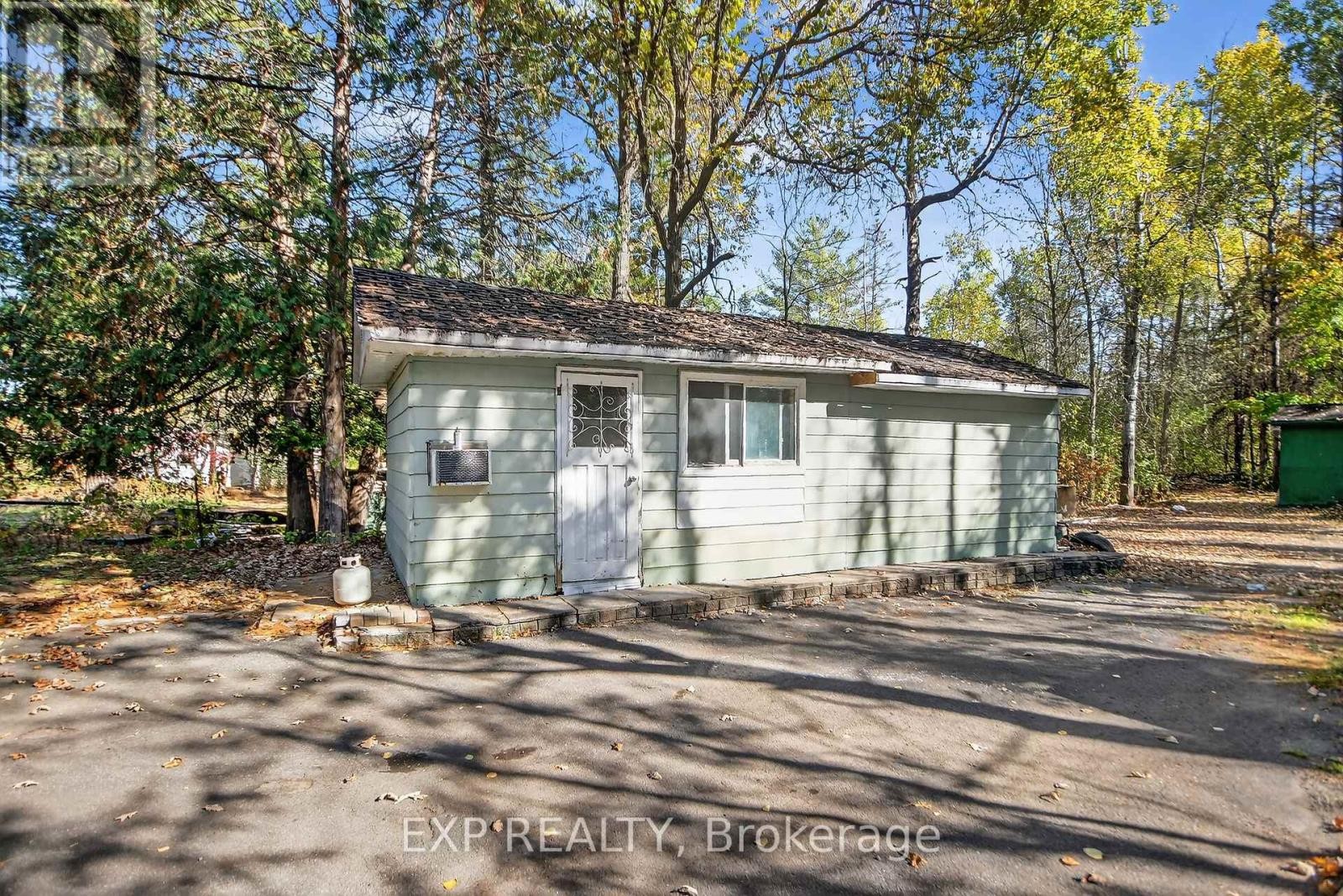 












96 CONSTANCE LAKE ROAD

,
Ottawa,




Ontario
K2K1X7

