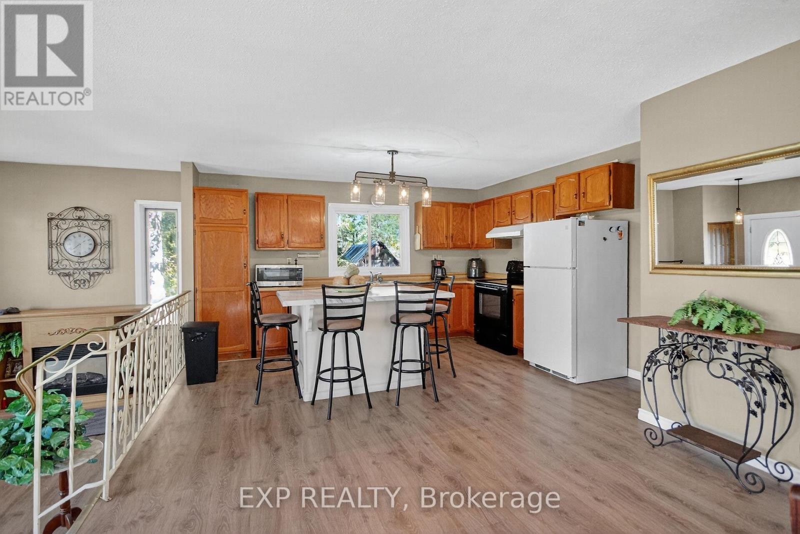 












96 CONSTANCE LAKE ROAD

,
Ottawa,




Ontario
K2K1X7

