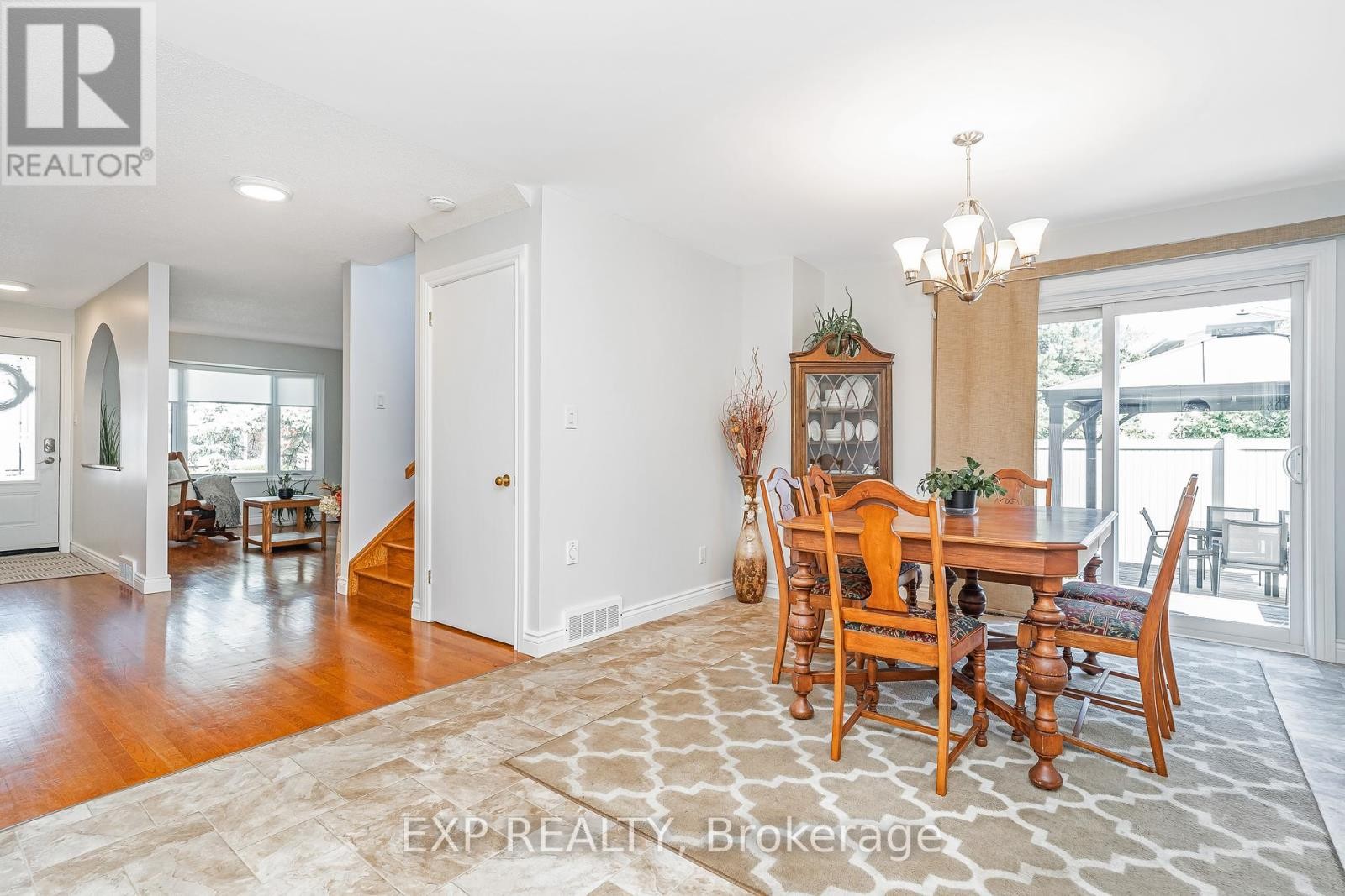 












6084A VINEYARD DRIVE

,
Ottawa,




Ontario
K1C2M5

