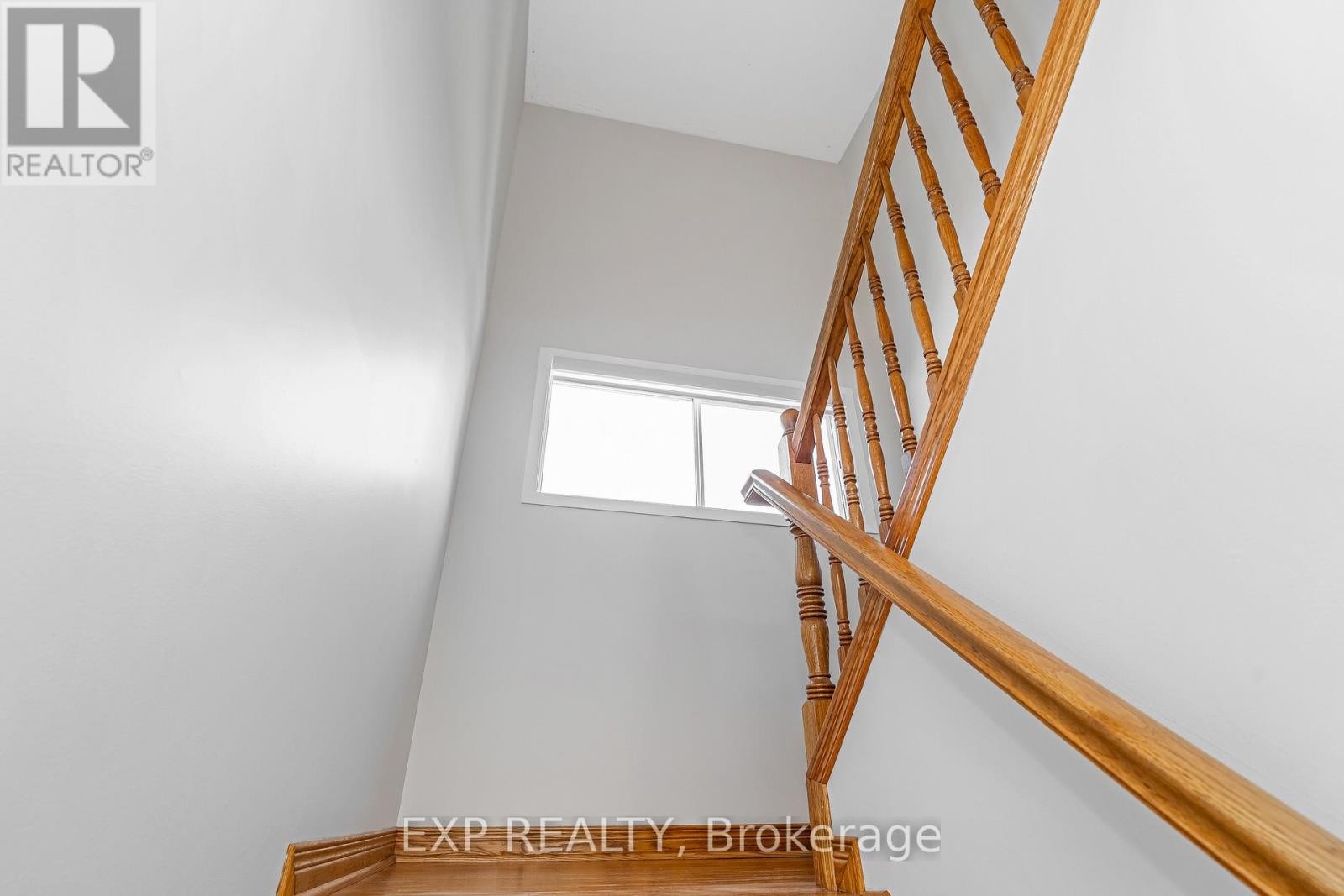 












6084A VINEYARD DRIVE

,
Ottawa,




Ontario
K1C2M5

