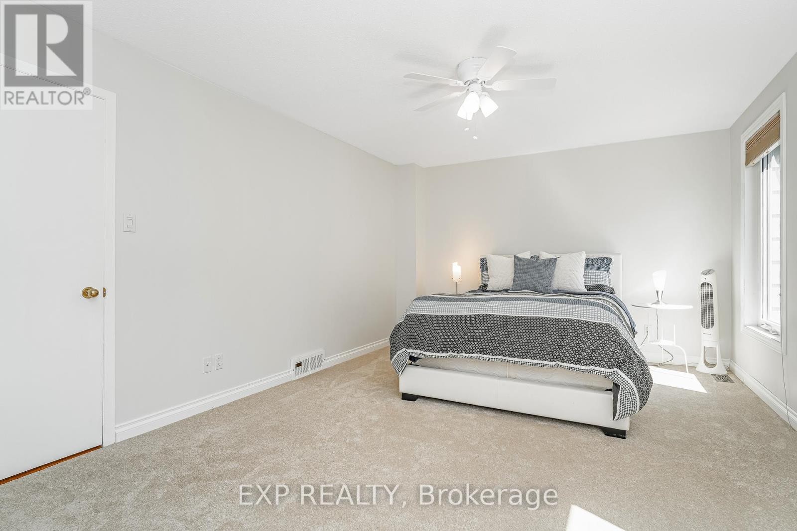 












6084A VINEYARD DRIVE

,
Ottawa,




Ontario
K1C2M5


