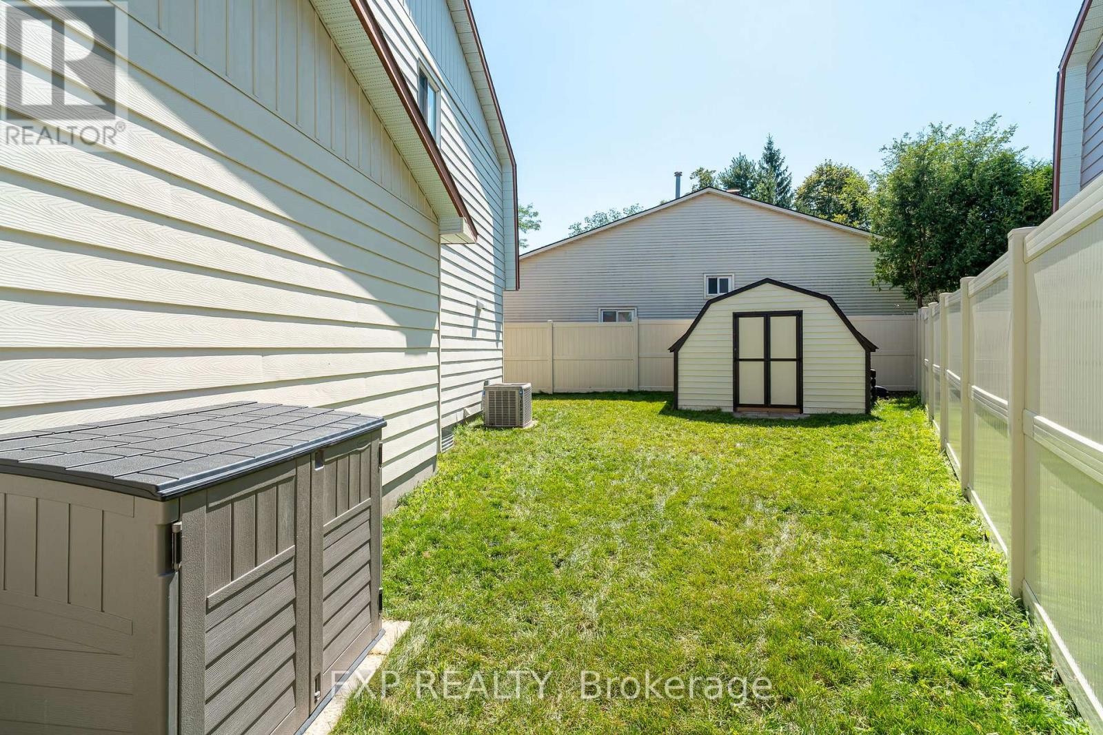












6084A VINEYARD DRIVE

,
Ottawa,




Ontario
K1C2M5

