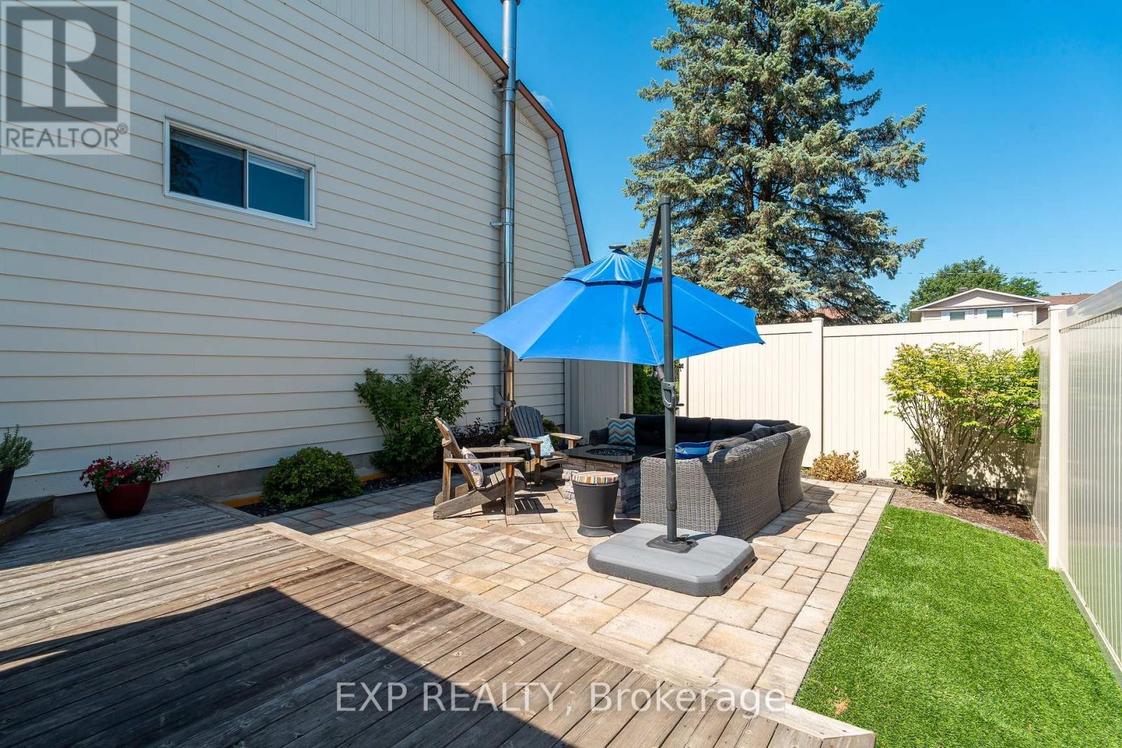 












6084A VINEYARD DRIVE

,
Ottawa,




Ontario
K1C2M5

