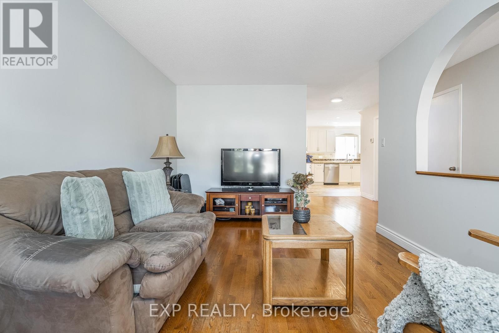 












6084A VINEYARD DRIVE

,
Ottawa,




Ontario
K1C2M5

