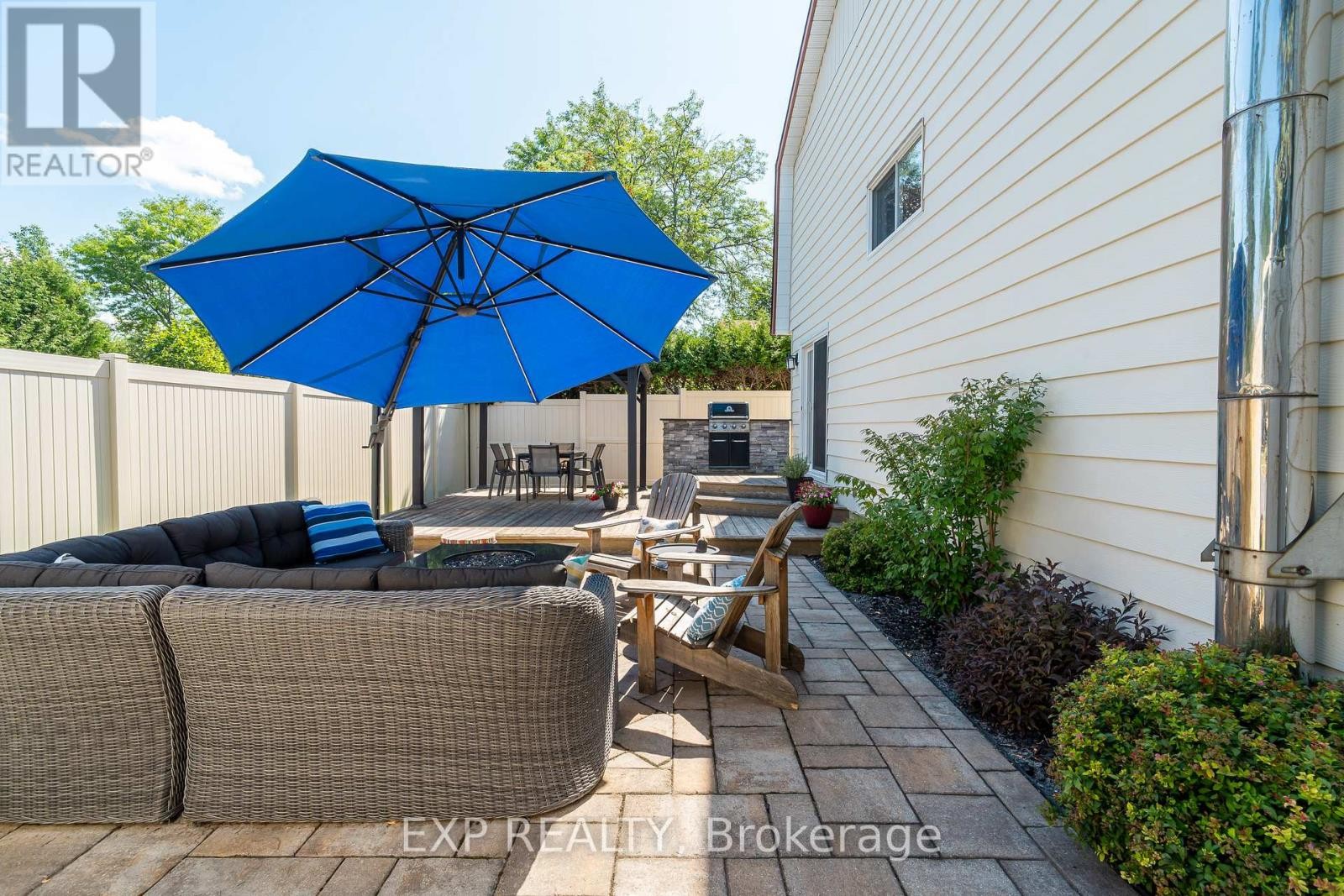 












6084A VINEYARD DRIVE

,
Ottawa,




Ontario
K1C2M5

