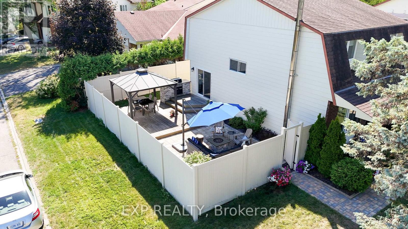 












6084A VINEYARD DRIVE

,
Ottawa,




Ontario
K1C2M5

