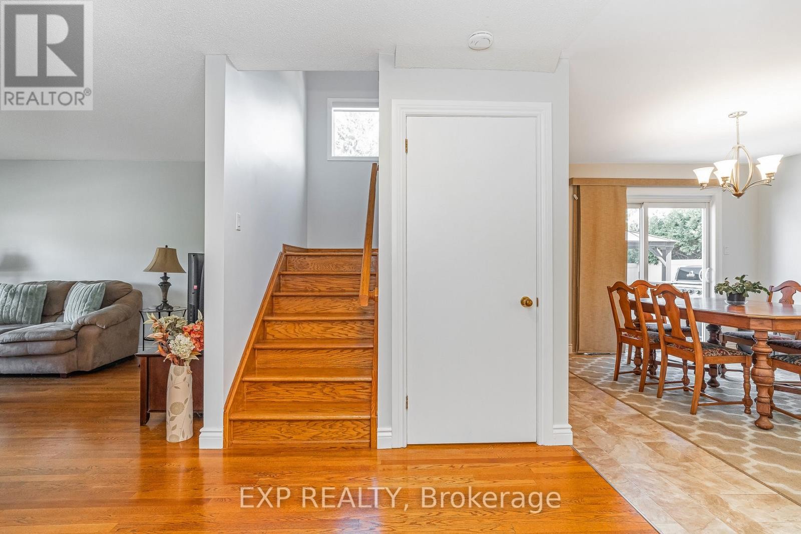 












6084A VINEYARD DRIVE

,
Ottawa,




Ontario
K1C2M5

