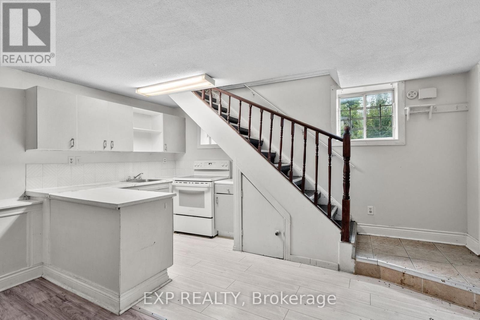 












23 LOWREY STREET

,
Ottawa,




Ontario
K1Y2S5

