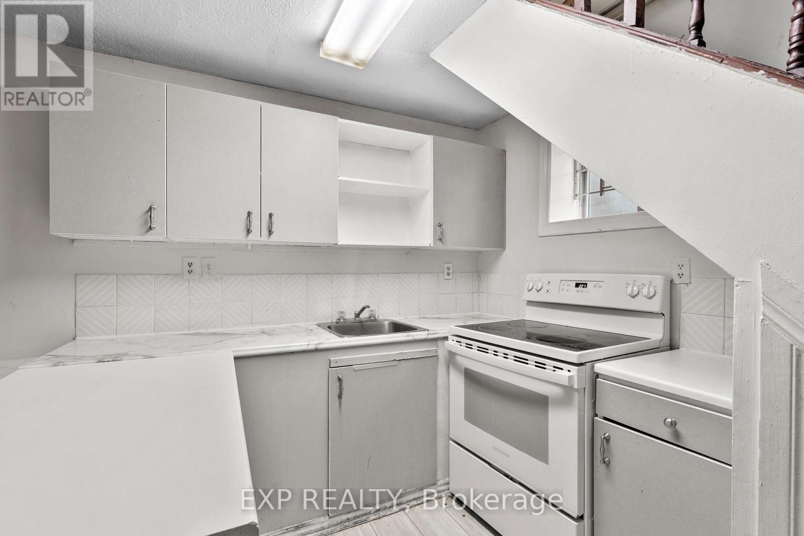 












23 LOWREY STREET

,
Ottawa,




Ontario
K1Y2S5

