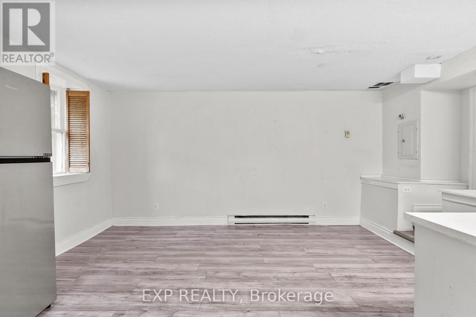 












23 LOWREY STREET

,
Ottawa,




Ontario
K1Y2S5

