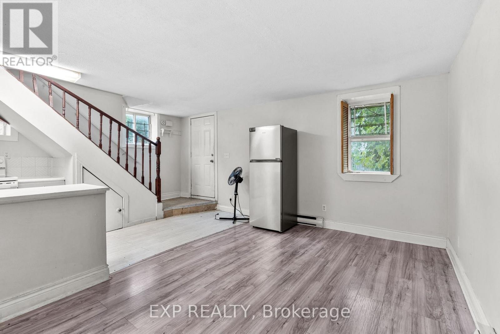 












23 LOWREY STREET

,
Ottawa,




Ontario
K1Y2S5

