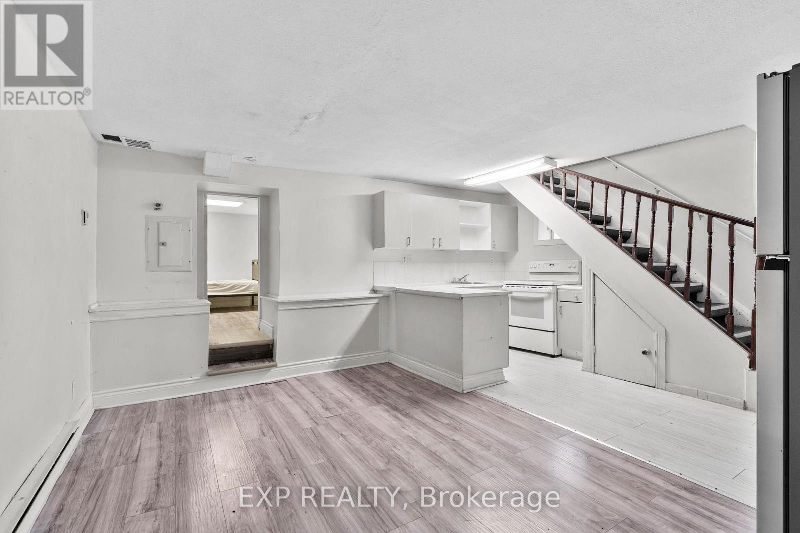 












23 LOWREY STREET

,
Ottawa,




Ontario
K1Y2S5

