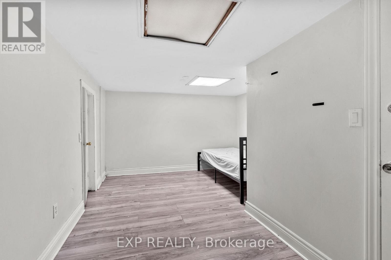 












23 LOWREY STREET

,
Ottawa,




Ontario
K1Y2S5


